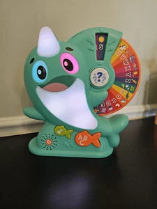 Fisher-Price Linkimals Kleinkind Spielzeug Lernen Narwal mit interaktiven Lichtern - Bild 1 von 4