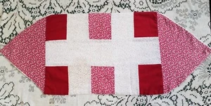 Vintage Red White Pink Floral Patchwork Table Runner Farmhouse Quilt Style - Picture 1 of 9