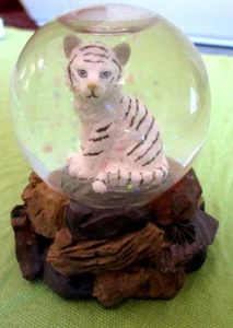 VTG White Tiger 3" Tall White Tiger Snow Globe 1980's Westland Giftware #1216 - Picture 1 of 5