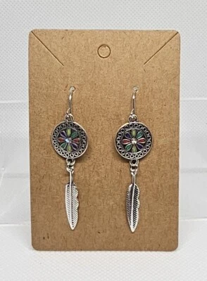 Pendientes colgantes de plumas con acento de circonitas cúbicas multicolores tono plata NUEVO Foto 1 de 3