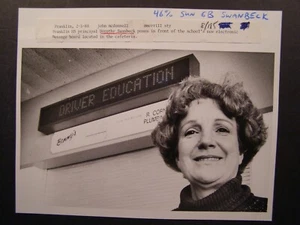 Glossy Press Photo Dorothy Swanbeck Franklin HS Principal New Electronic Board - Picture 1 of 1