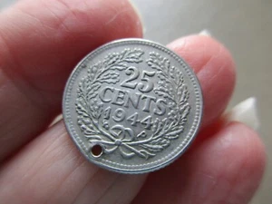 ANTIQUE VINTAGE SILVER TONE DUTCH COIN 25 CENTS 1944 COIN TOKEN CHARM PENDANT - Picture 1 of 2