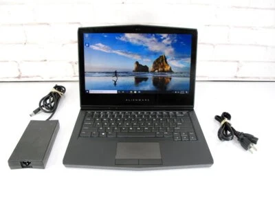 Alienware P81G GeForce GTX1050 256GB SSD 13.3” OLED 24GB Intel i5-7300HQ 2.50GHz Foto 1 de 4