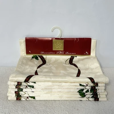 Lenox Holiday Nouveau Table Runner And 6 Placemats Holly Accents New & Used - Image 1 of 4
