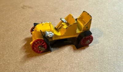 Carro em escala fundido amarelo Darrac feito no Japão 1904 - Imagem 1 de 4