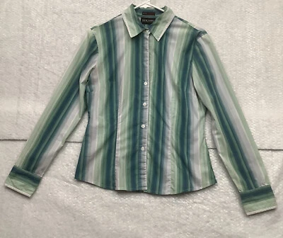 Camisa de mujer New York & Company con botones estipendio talla pequeña verde City elástica Foto 1 de 4