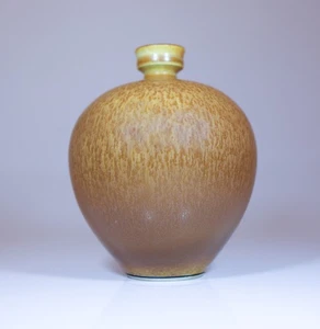 A BROWN CERAMIC VASE - BERNDT FRIBERG - GUSTAVSBERG - 1976 - Picture 1 of 8