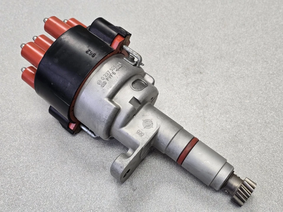 MUY BONITO MONTAJE DISTRIBUIDOR ORIGINAL BOSCH PORSCHE 911 CARRERA 965 TURBO PVF6 Foto 1 de 4