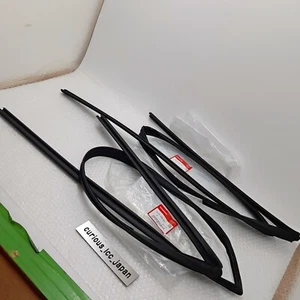 HONDA OEM CIVIC EP3 3Door Si 02-05 Front Door Runchannel Rh & Set Rubber Lh - Picture 1 of 22