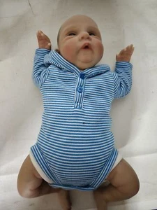 Traje Original Bebé Renacido “Miley”, Rayas Azules y Blancas - Imagen 1 de 4