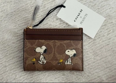 Estuche tipo billetera tipo muñeca con cremallera en esquina Coach X Peanuts firma lona Snoopy Foto 1 de 4