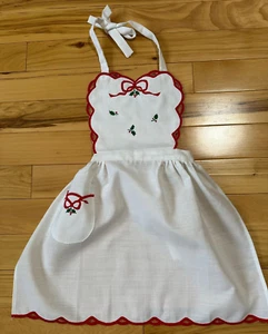 NEW White Linen Embroidered Full Apron Christmas Holly Little Girl Sz 6-12 - Picture 1 of 5