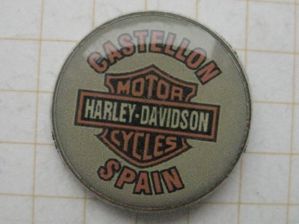 GASTELLON SPAIN / HARLEY DAVIDSON .......................... Motorrad Pin (123c) - Bild 1 von 1