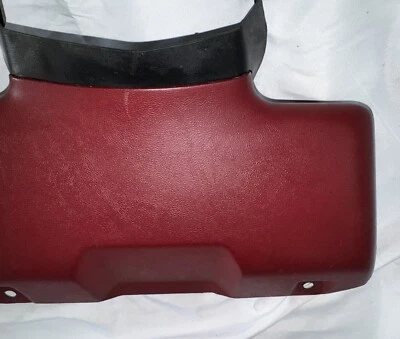 Ford Mustang 1990-93 rodillera roja debajo del tablero moldura rodillera, OEM Ford rojo Foto 1 de 4