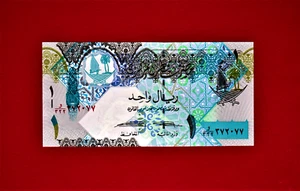 ONE RIYAL 2008 QATAR UNC NOTE (P-28a) Not Dated, With Mark For The Blind, Falcon - Picture 1 of 2