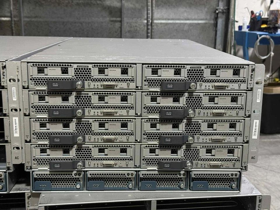 Cisco UCSB-5108-AC2 6RU Blade Server Chassis 4PS 8 FANS 8x UCS B200 B5 Blades - Image 1 of 4