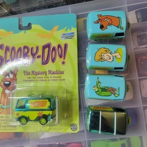 Johnny Lightning Scooby-Doo Mystery Machine 2004 Set! 2 Chrome with 3 Regular - Picture 1 of 16
