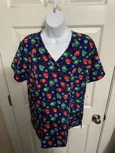 NEW DIVINE Scrubs Merry All Over Mittens V-NECK Christmas NWT Nurse GIFT LRG - Picture 1 of 5