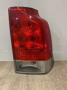 VOLVO V70 D5 MK2 REAR LIGHT O/S DRIVERS SIDE / RIGHT HAND SIDE - Picture 1 of 2