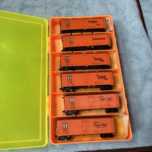 N Scale Con-Cor Santa Fe 40' Single Door Reefer Cars Set Of 6 - Picture 1 of 10