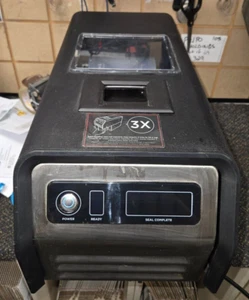 Georgia-Pacific AUTOSLR1 Automatische Becherversiegelung Getränkedeckel Verschließmaschine - Bild 1 von 8