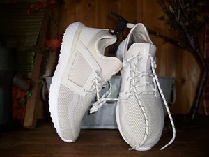 AVIA LADIES WOMENS MEMORY FOAM ATHLETIC SHOES SIZE 10 TAN LACE UP CASUAL NEW - Picture 1 of 1