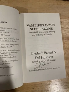 SIGNED Vampires Don't Sleep Alone By Del Howison +PIC Dark Delicacies UNREAD - Imagen 1 de 6