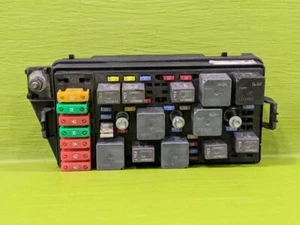 04 05 VUE 2.2L ENGINE FUSE RELAY JUNCTION BOX OEM 3792-10 - Picture 1 of 2