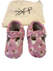 Freshly Picked Moccasin Premium Leather Size 2 Baby Shoes dust Bag Ice Cream New - Picture 1 of 12