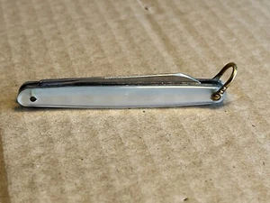 Faux Mother of Pearl Pocket / Keychain Knife - Picture 1 of 11