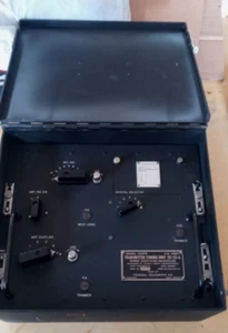 VINTAGE US Army Signal Corp Radio Transmitter Tuning Unit TU-25-A - Estate Item - Picture 1 of 2