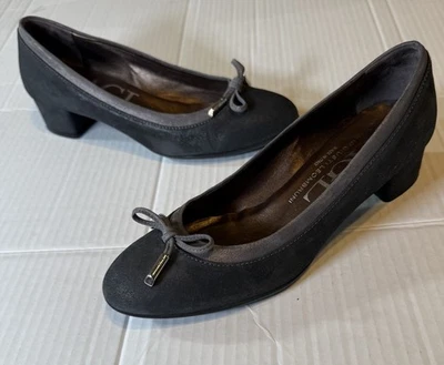 AGL Kristin 37/6.5 Gamuza Cuero Bloque Tacón Pajarita Bomba Gris Foto 1 de 4