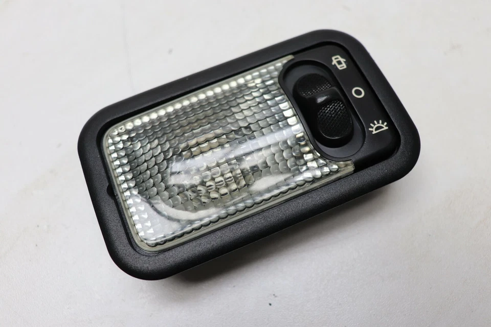 Luz interior Maserati 4200 Gransport Spyder M138 J172 Foto 1 de 1