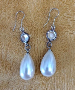 Faux Teardrop Pearl And Faceted Glass Drop Earrings Vintage Costume Jewelry - Picture 1 of 10