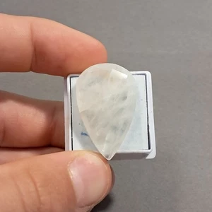 22.9 Carat Sri Lanka Moonstone Pear Checker cabochon gemstone 31x19mm Eo-1302 - Picture 1 of 7