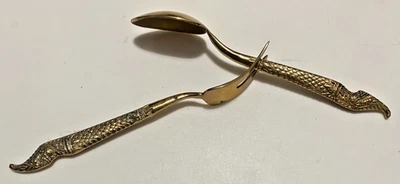 Set da dessert, 6 cucchiaini e 6 forchettine Siamesi in ottone, Design Drago - Immagine 1 di 4