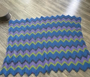 Handarbeit Quilt Überwurf Decke gehäkelt Boho Retro Hippie Festival 53” x 64” - Bild 1 von 5