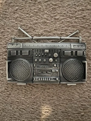 Hebilla de cinturón de radio estéreo boombox plateado vintage estrellas famosas y correa usada en excelente estado Foto 1 de 2