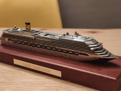 Modellino nave crociera Costa Concordia - Immagine 1 di 4