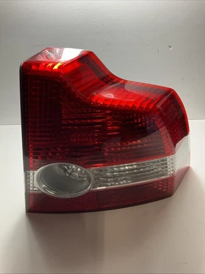 Luz trasera lateral del pasajero derecho Volvo S40 2004-2007 OEM 30678744 Foto 1 de 4