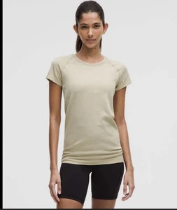 Lululemon Swiftly Tech 2.0 Textured Knit Athletic Top Short Sleeve / Size 6 - Picture 1 of 6