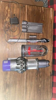 aspirapolvere senza filo Dyson V10  - Immagine 1 di 4