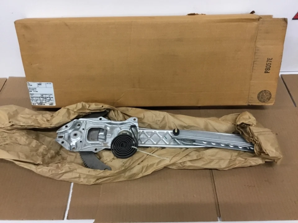 Регулятор правого окна NOS Ford 97 98 99 00 01 02 Expedition Lincoln Navigator - Изображение 1 из 4