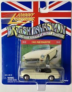 Johnny Lightning - WHITE LIGHTNING - 2000 British Invasion 1963 MGB Roadster