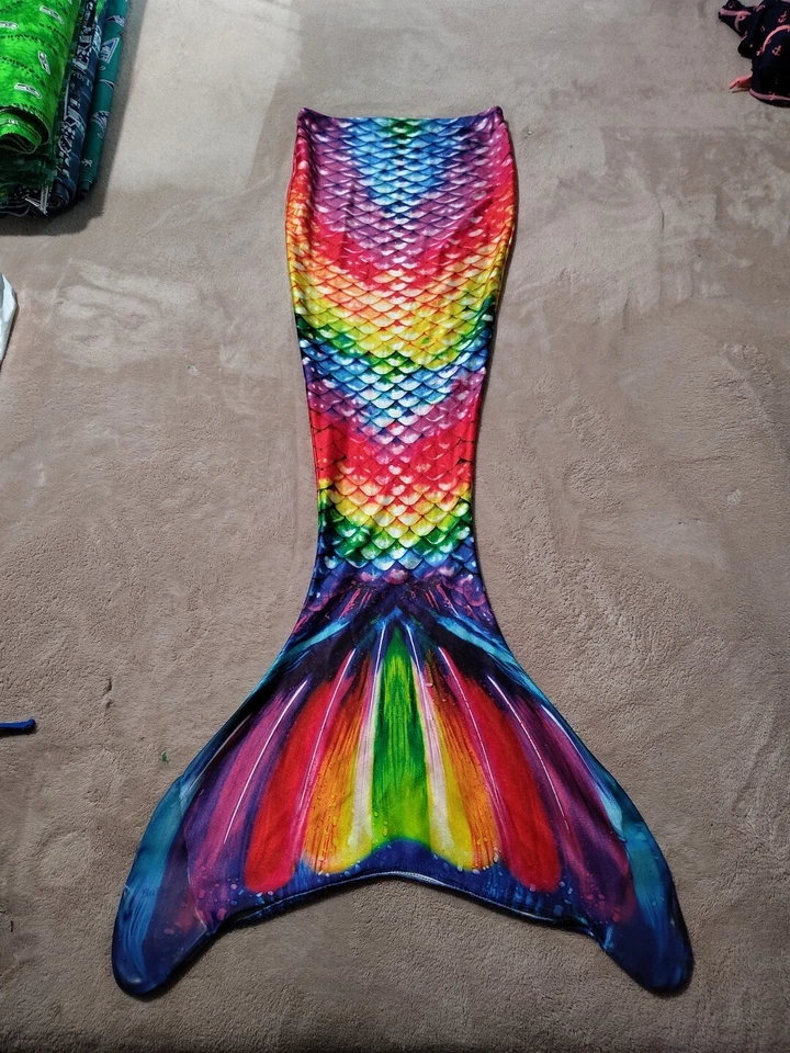 FIN FUN NIÑOS ARCO IRIS 🌈 COLA DE SIRENA CON TRAJE DE BAÑO DE 2 PIEZAS• TALLA MEDIANA  Foto 1 de 4