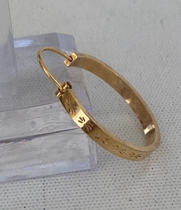 9ct Solid Yellow Gold Star Etched Hoop Earring 23.5mm ONE ONLY - Picture 1 of 9