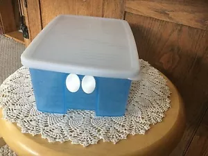 1 TUPPERWARE Fridgesmart Container with white freshness buttons, 9"L x6"w x3.5"h - Imagen 1 de 6