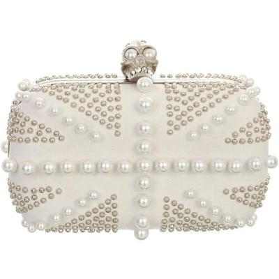 Cartera sin asas Alexander McQueen blanca con tachuelas y perlas Britannia con cierre de calavera Foto 1 de 4