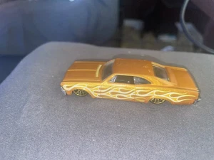 2014 Hot Wheels Chevrolet '65 Impala Gold with Flames Lowrider Mattel Diecast - Bild 1 von 4