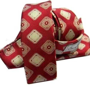 COMPLETO CRAVATTA SETA CRAVATTINO BORDEAUX PUNTA TAGLIATA E POCHETTE ABBINATA IT - Picture 1 of 1